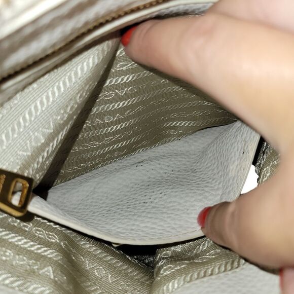 Prada Cream Leather Shoulder Bag Handbag - Picture 6 of 16